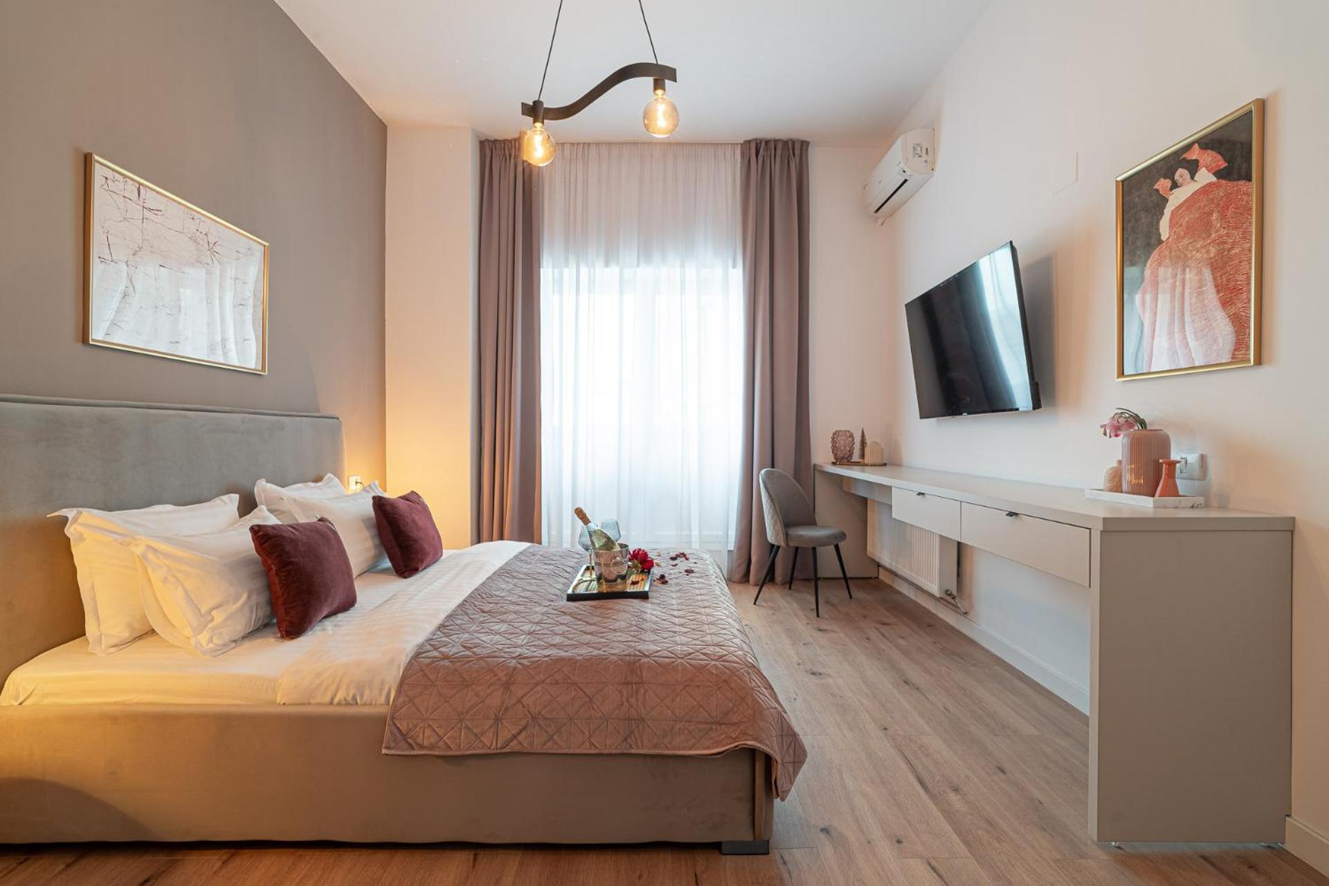Loggia & Luxe 5Br Penthouse In Universitatii Area Бухарест Экстерьер фото