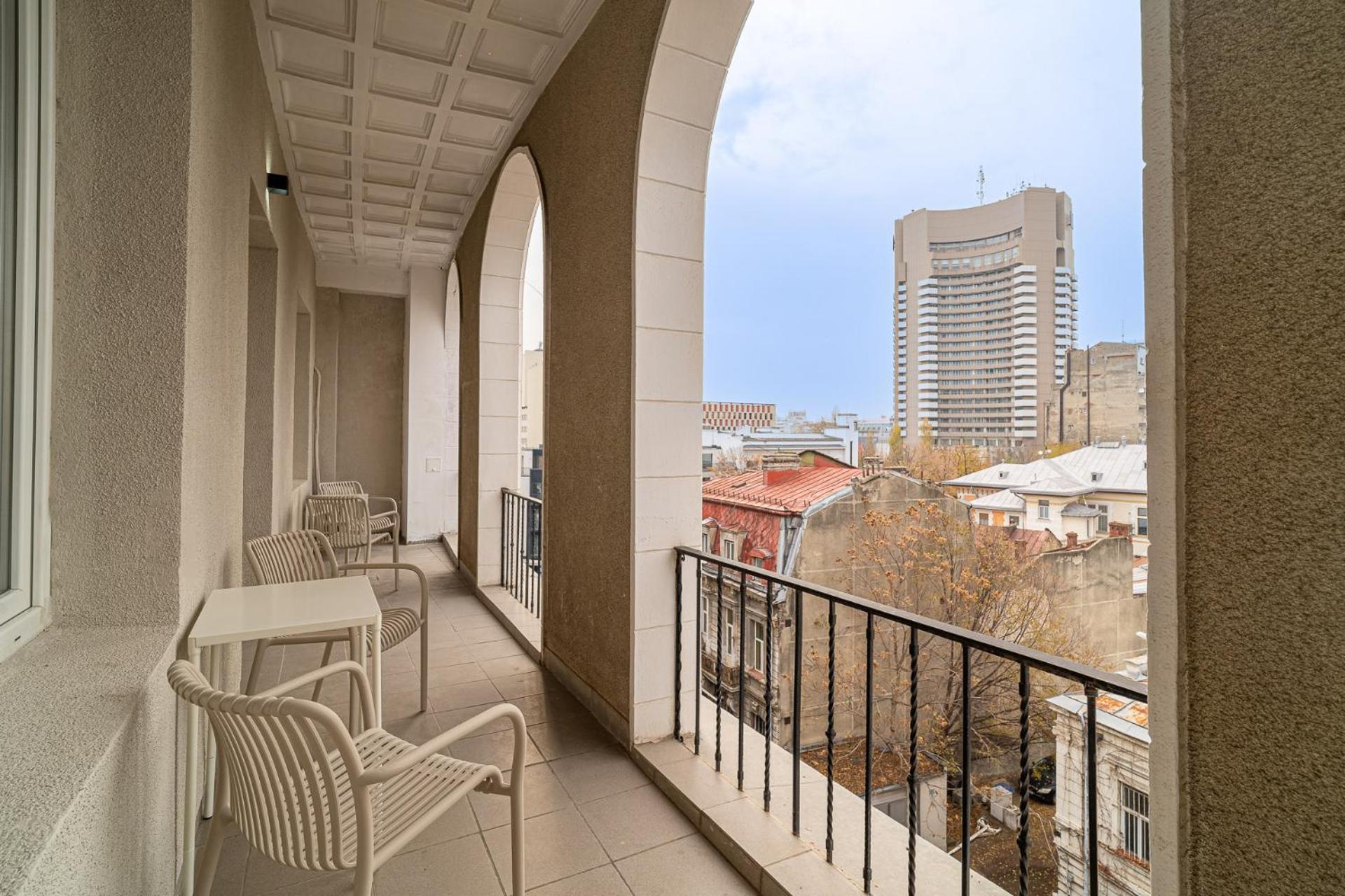 Loggia & Luxe 5Br Penthouse In Universitatii Area Бухарест Экстерьер фото